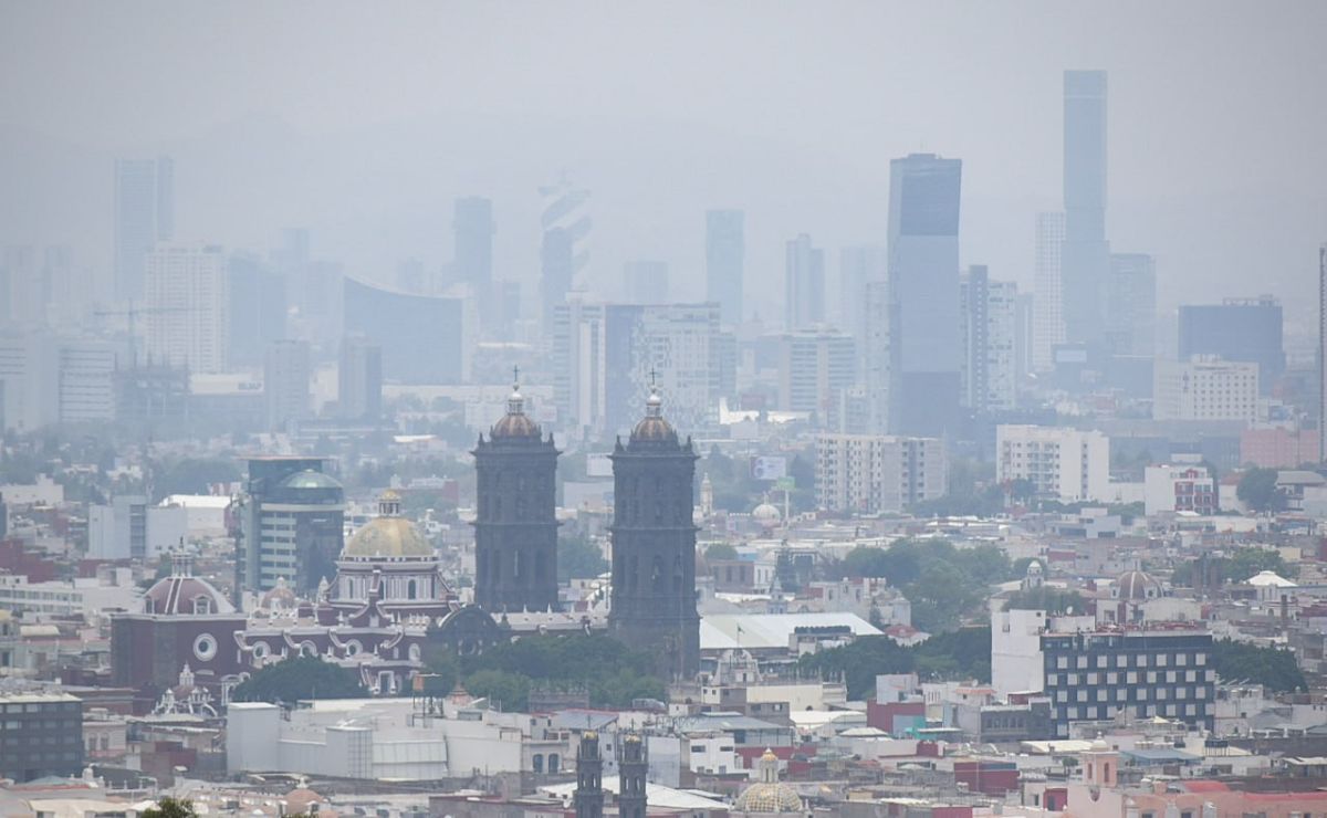 Si se cumplen 48 horas de mala calidad del aire en Puebla, se tendría que aplicar la contingencia y sacar de la circulación varias unidades vehiculares | Foto: Agencia Es Imagen para El Universal Puebla