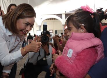 Gaby Bonilla entrega 107 aparatos auditivos a beneficiarios de seis municipios