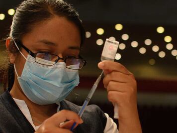 Hay retraso de Sputnik para centennials de la capital, la vacunación será el 8 de octubre