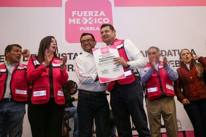 Armenta recibe de Fuerza X México constancia de candidatura a la gubernatura