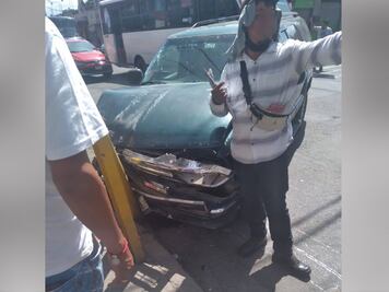 Chocan ladrones mientras escapaban en la Cleotilde Torres