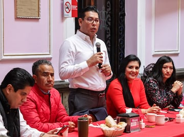 PRI cede candidatura de la gubernatura de Puebla a Eduardo Rivera