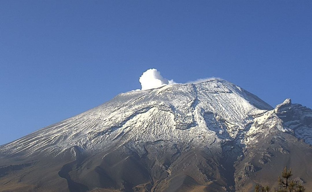 La actividad del volcán Popocatépetl disminuyó en los últimos días | Foto: Twitter SkyAlert