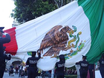 Se levanta en el mástil mi Bandera...habrá estandartes monumentales en Puebla