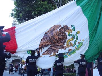 Se levanta en el mástil mi Bandera...habrá estandartes monumentales en Puebla