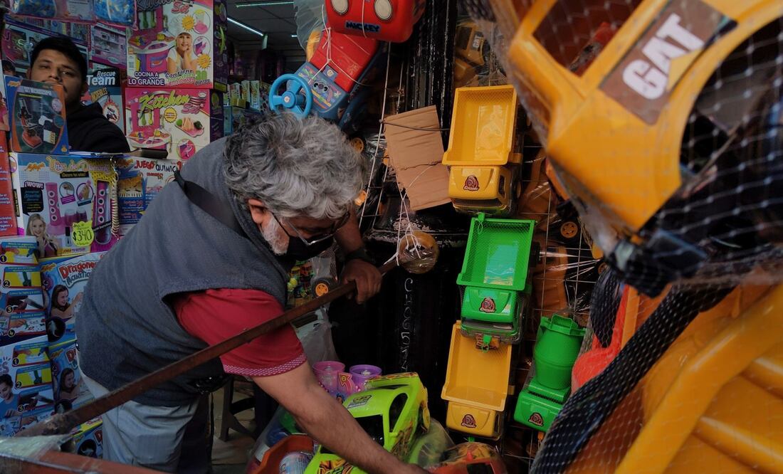 Los Reyes Magos hacen sus compras para el 6 de enero. Foto: Cuartoscuro