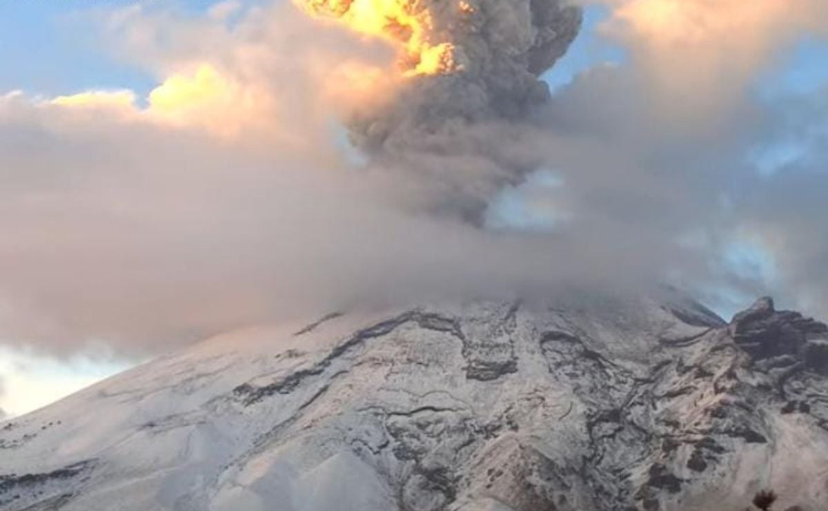 Volcán Popocatépetl registra dos espectaculares explosiones
