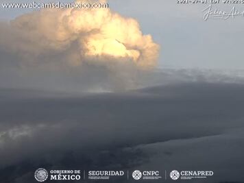 El Popocatépetl amanece cubierto de nubes