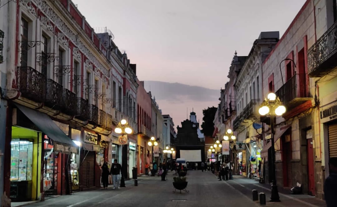 Calle de los Dulces en el Centro Histórico de Puebla. Foto: Demian Magallán