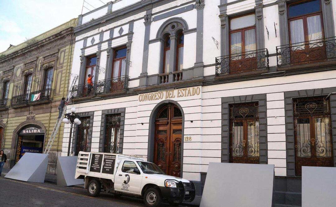 Uno de los gastos más fuertes en el Congreso de Puebla es para el pago de estacionamiento del parque vehicular | foto: Agencia Es Imagen para El Universal Puebla