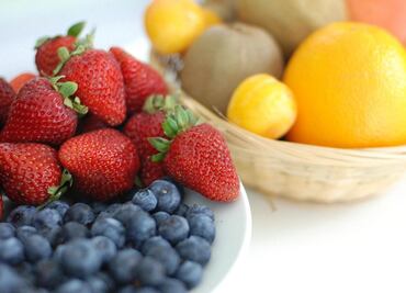 ¿Qué fruta es buena para bajar el ácido úrico?