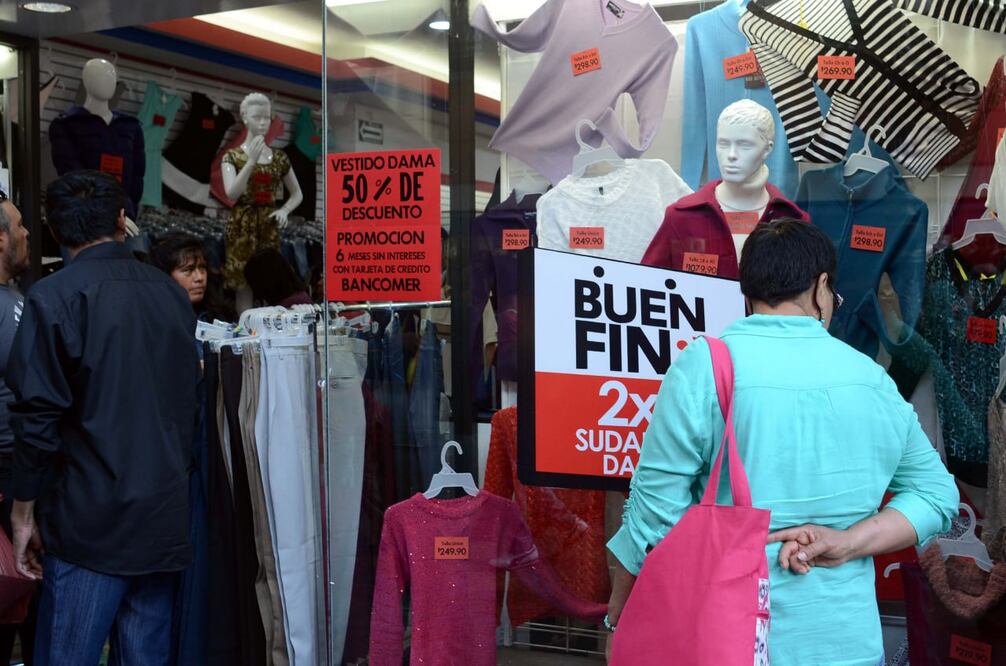 De cara al Buen Fin y temporada navideña serán retirados los ambulantes del centro | Agencia Es Imagen para El Universal Puebla