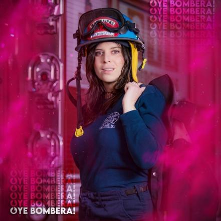 ​"Oye Bombera", la bombera millennial que debes conocer