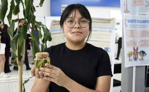 Propone estudiante BUAP aprovechar residuos de agave para crear fibras textiles