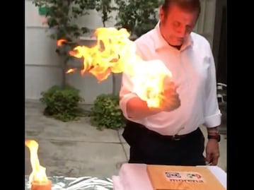 Candidato en Puebla, literal, juega con fuego