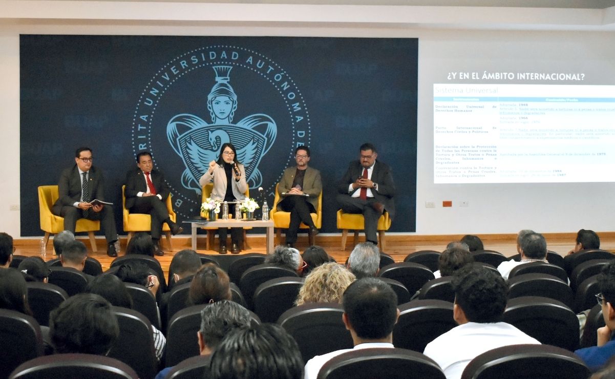 BUAP realiza el conversatorio “El rol de la universidad frente a la tortura”