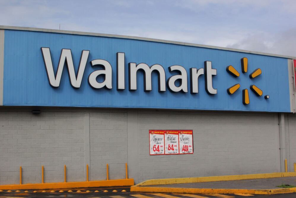 Una mujer estaba afuera de un Walmart cuando fue herida en la cabeza por una bala perdida | Agencia Es Imagen para El Universal Puebla