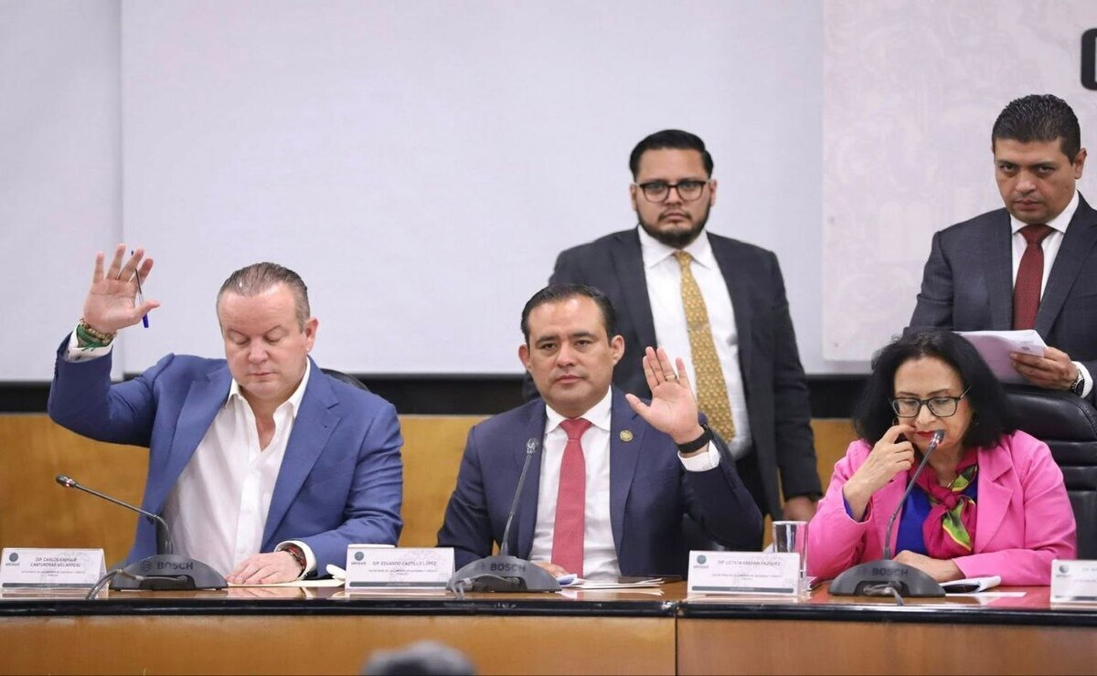 Diputado Eduardo Castillo propone reforma para reducir impuestos a productores de mezcal