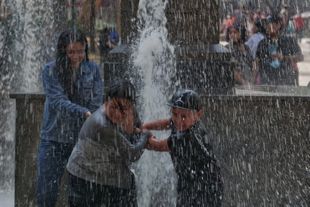 El Sábado de Gloria la gente acostumbra mojarse | Foto: EsImagen