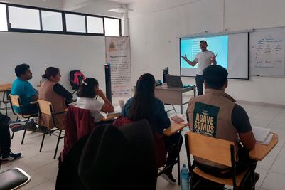 Capacitan a mezcaleros de la región de Tehuacán
