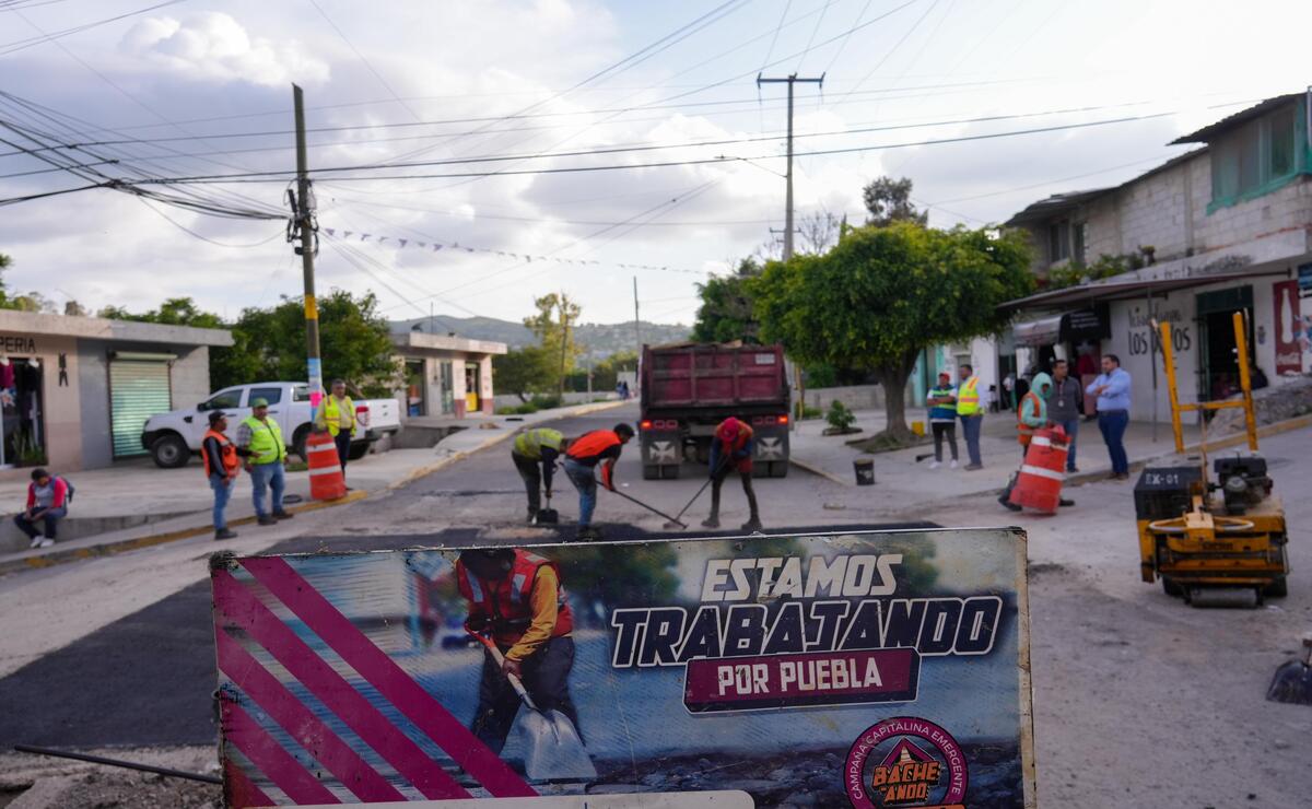 Avanza Gobierno de la Ciudad con Campaña de Bacheo en San Andrés Azumiatla