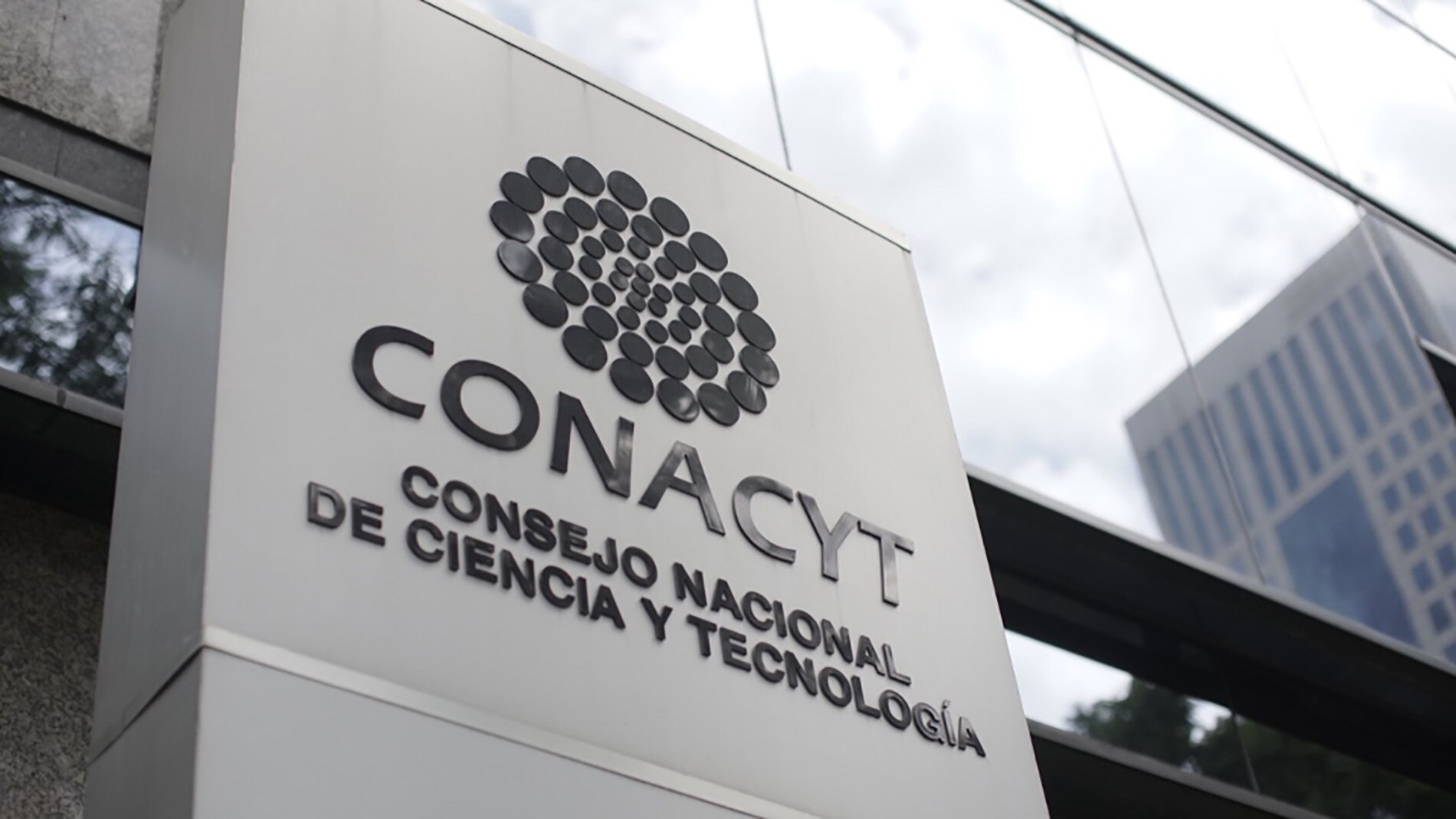 El Consejo Nacional de Ciencia y Tecnología (Conahcyt) promueve esta beca con el fin de apoyar el desarrollo profesional y la integración laboral de madres solteras, divorciadas, viudas o separadas que son la cabeza de familia. También tiene como objetivo fomentar su autonomía financiera.

Foto: Producción El Universal Puebla