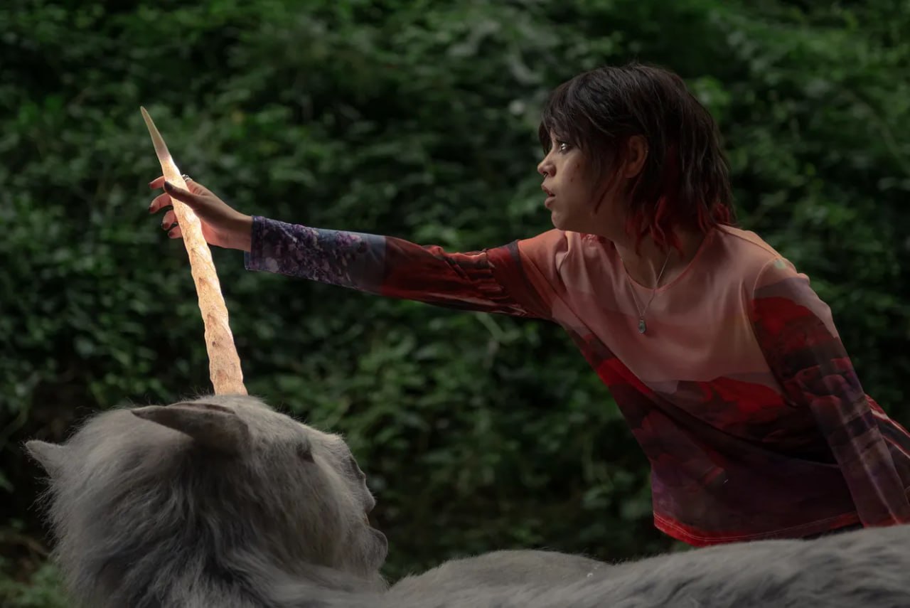 La conexión de Ridley (Jenna Ortega) con los unicornios es uno de los puntos clave en el desarrollo de la historia | Foto: A24