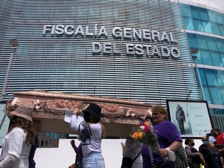 Familiares de desaparecidos y colectivos trans marchan en Puebla