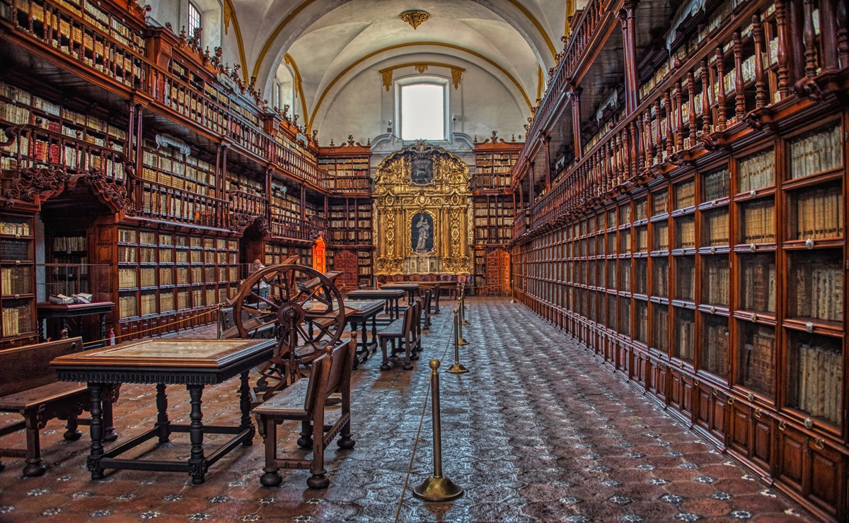 Biblioteca Palafoxiana, 375 años de resguardar el antiguo tesoro literario de Puebla
