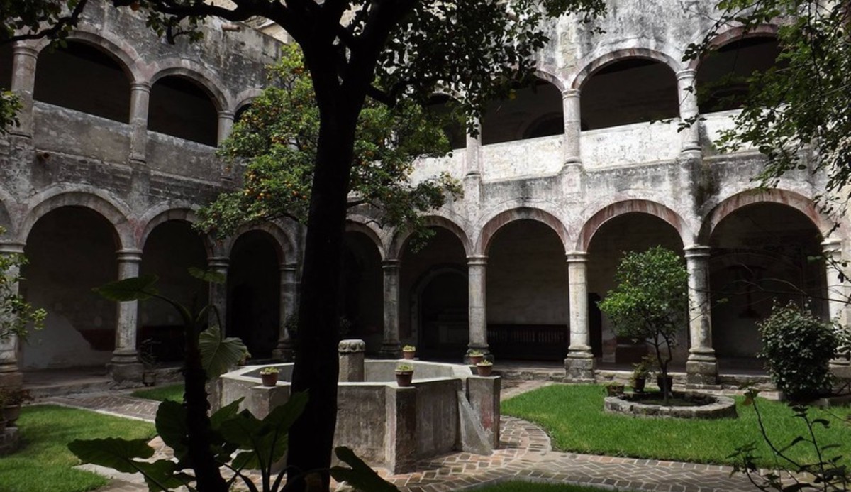En conventos de Puebla se cultivaban inmgredientes de los chiles en nogada