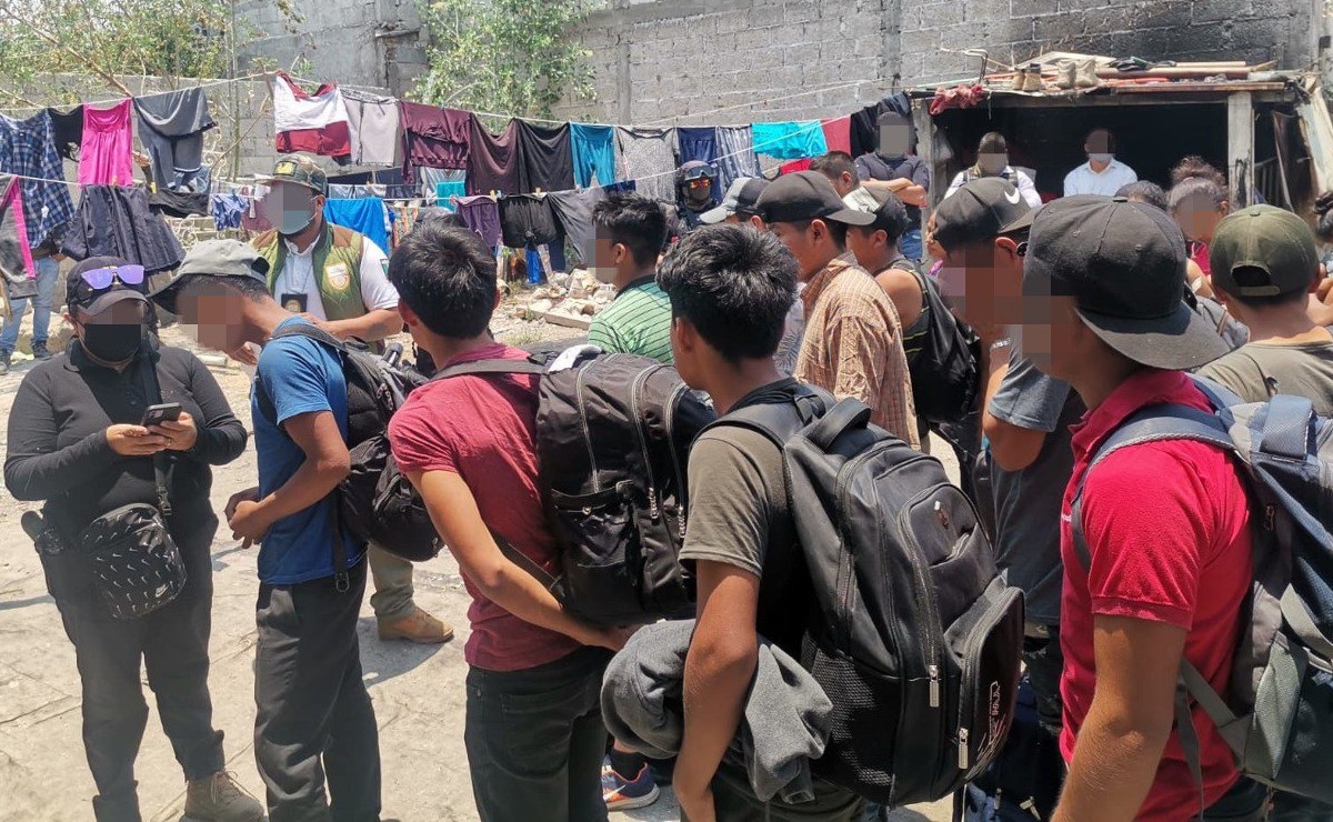 Rescatan a 77 indocumentados hacinados en una casa de Amozoc